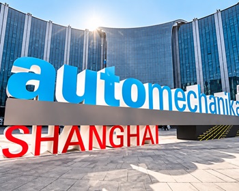 Agradecemos à Xinhua Net News pelo convite para entrevista com o fabricante de cabines de pintura Guangli.
